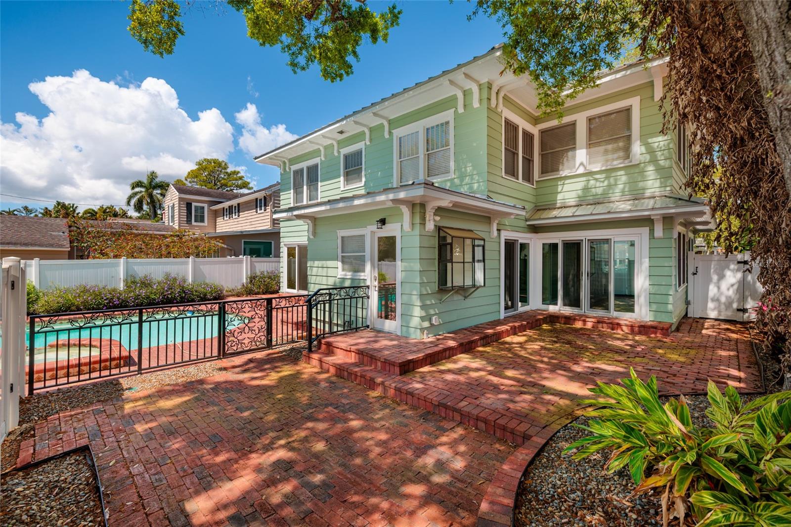 Image 36 of 46 For 756 17th Avenue Ne