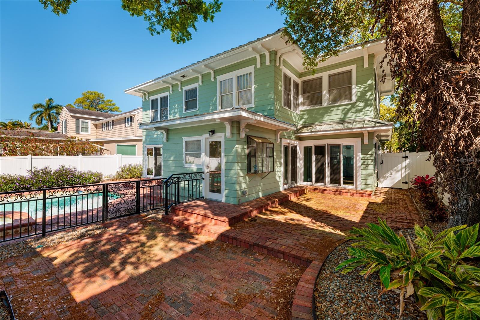 Image 37 of 46 For 756 17th Avenue Ne