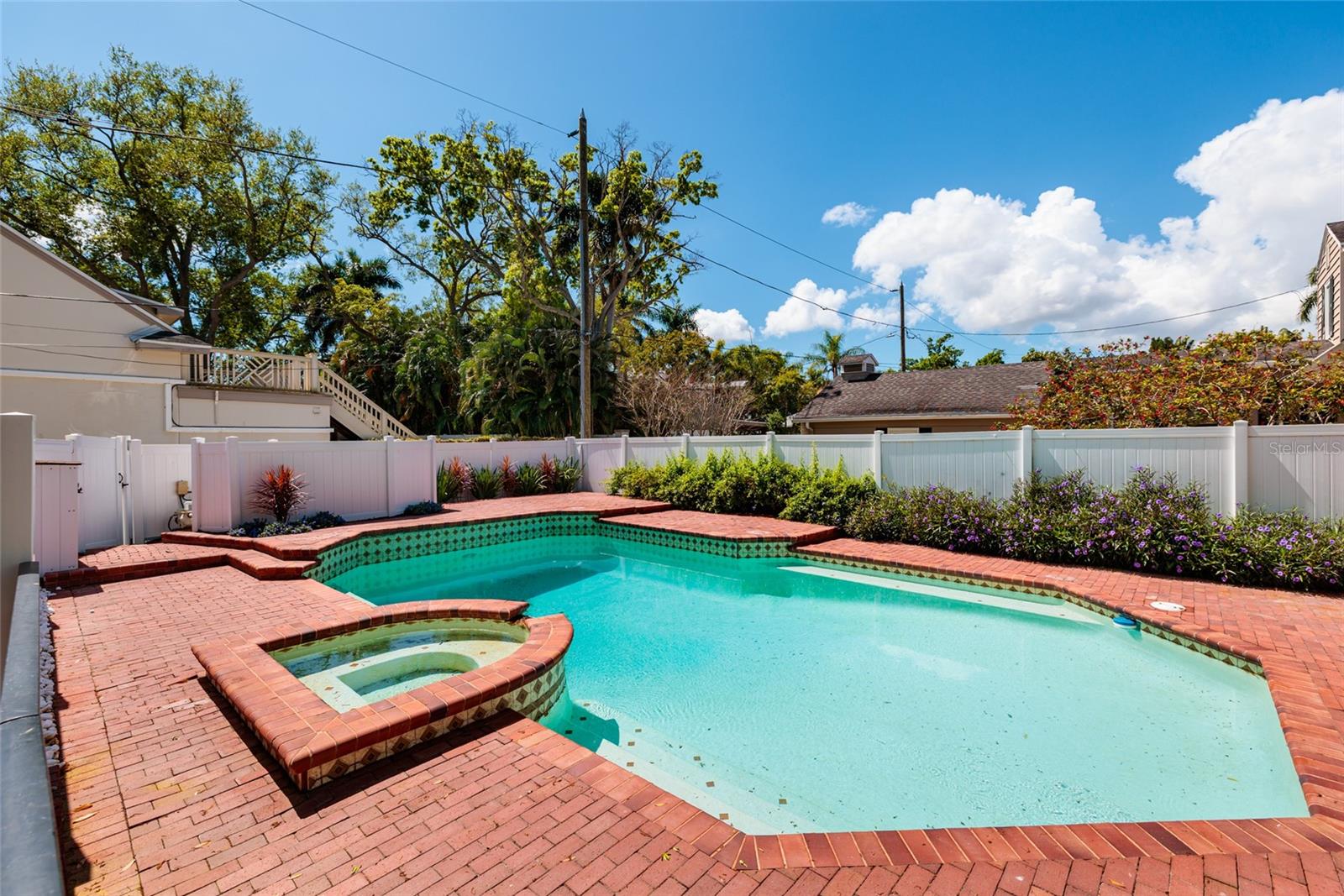 Image 38 of 46 For 756 17th Avenue Ne