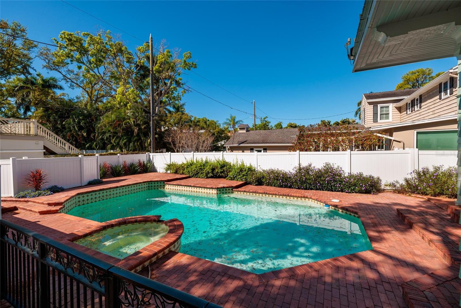 Image 4 of 46 For 756 17th Avenue Ne