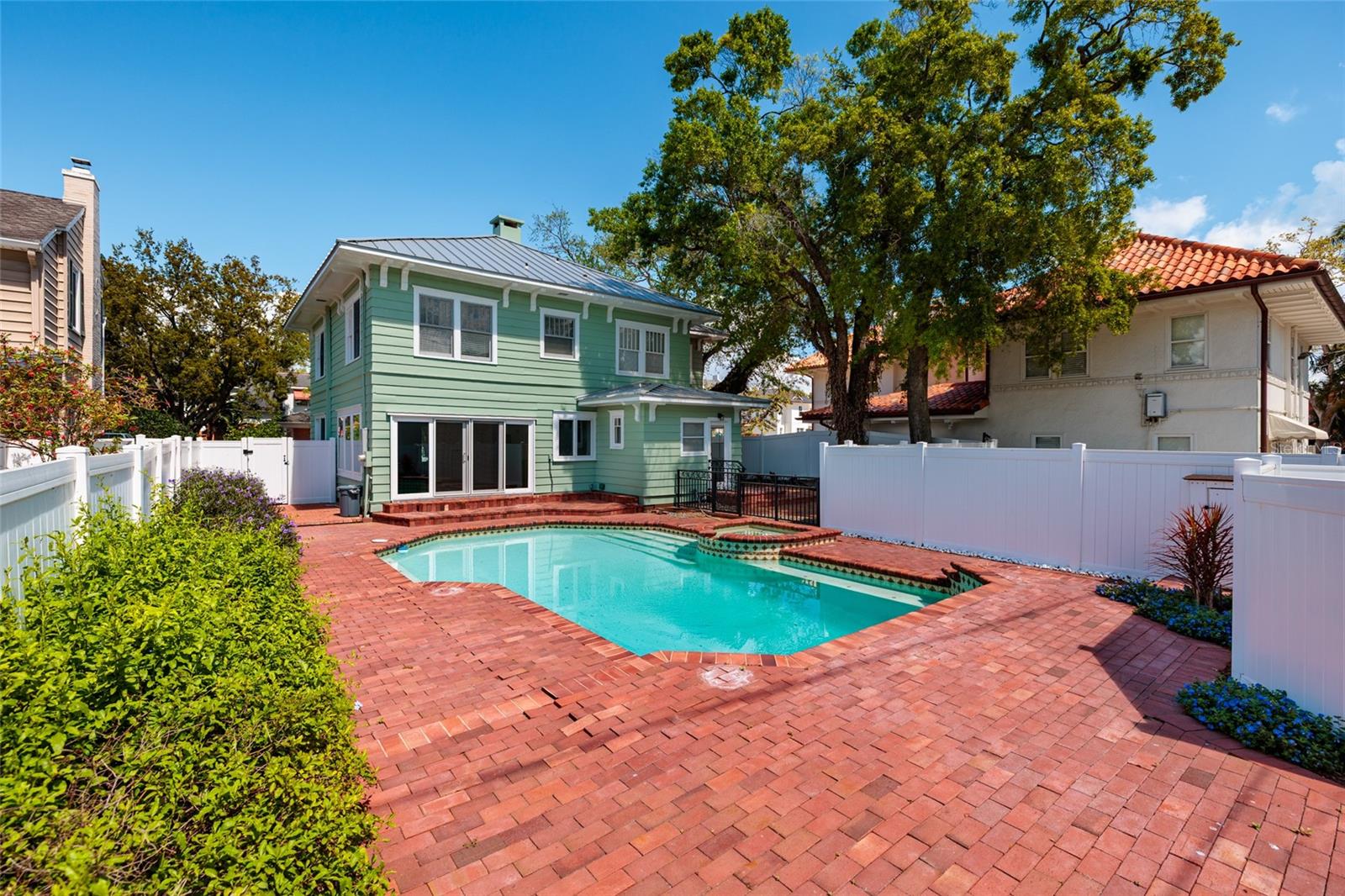 Image 40 of 46 For 756 17th Avenue Ne