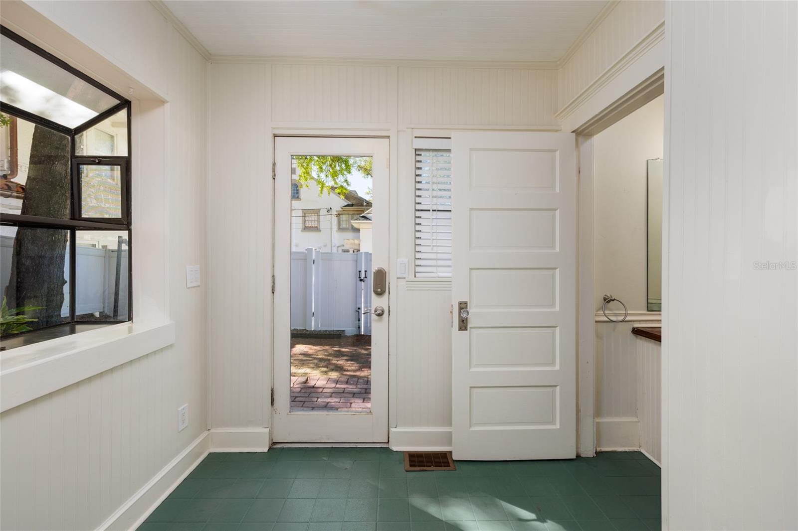 Image 43 of 46 For 756 17th Avenue Ne