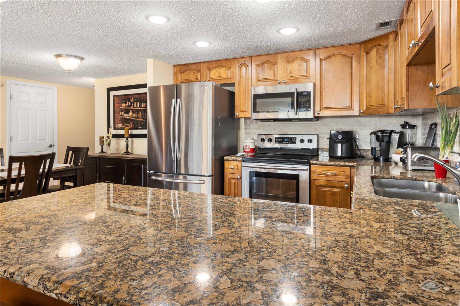 Image 20 of 39 For 830 Gulfview Boulevard 501