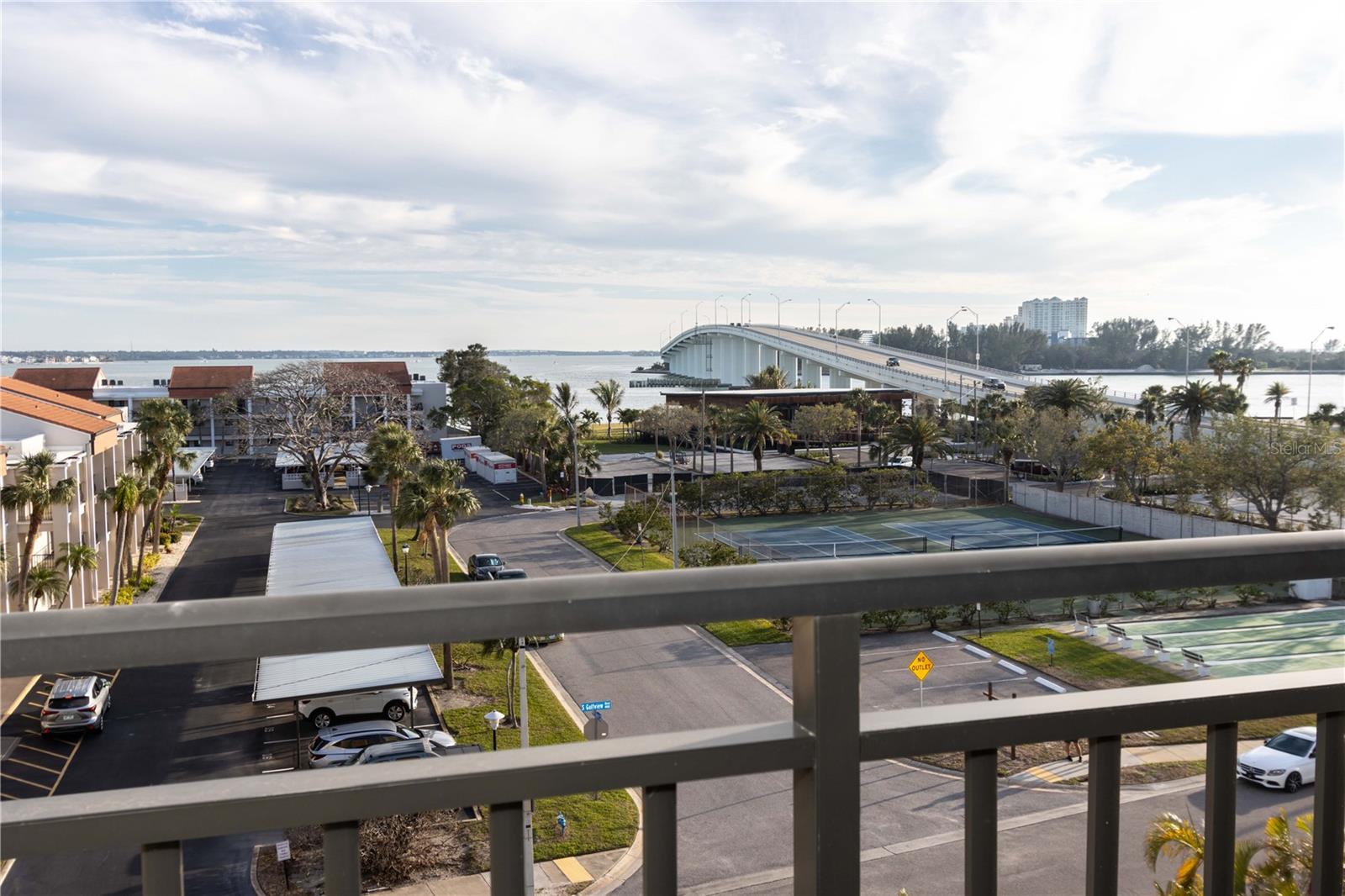 Image 26 of 39 For 830 Gulfview Boulevard 501