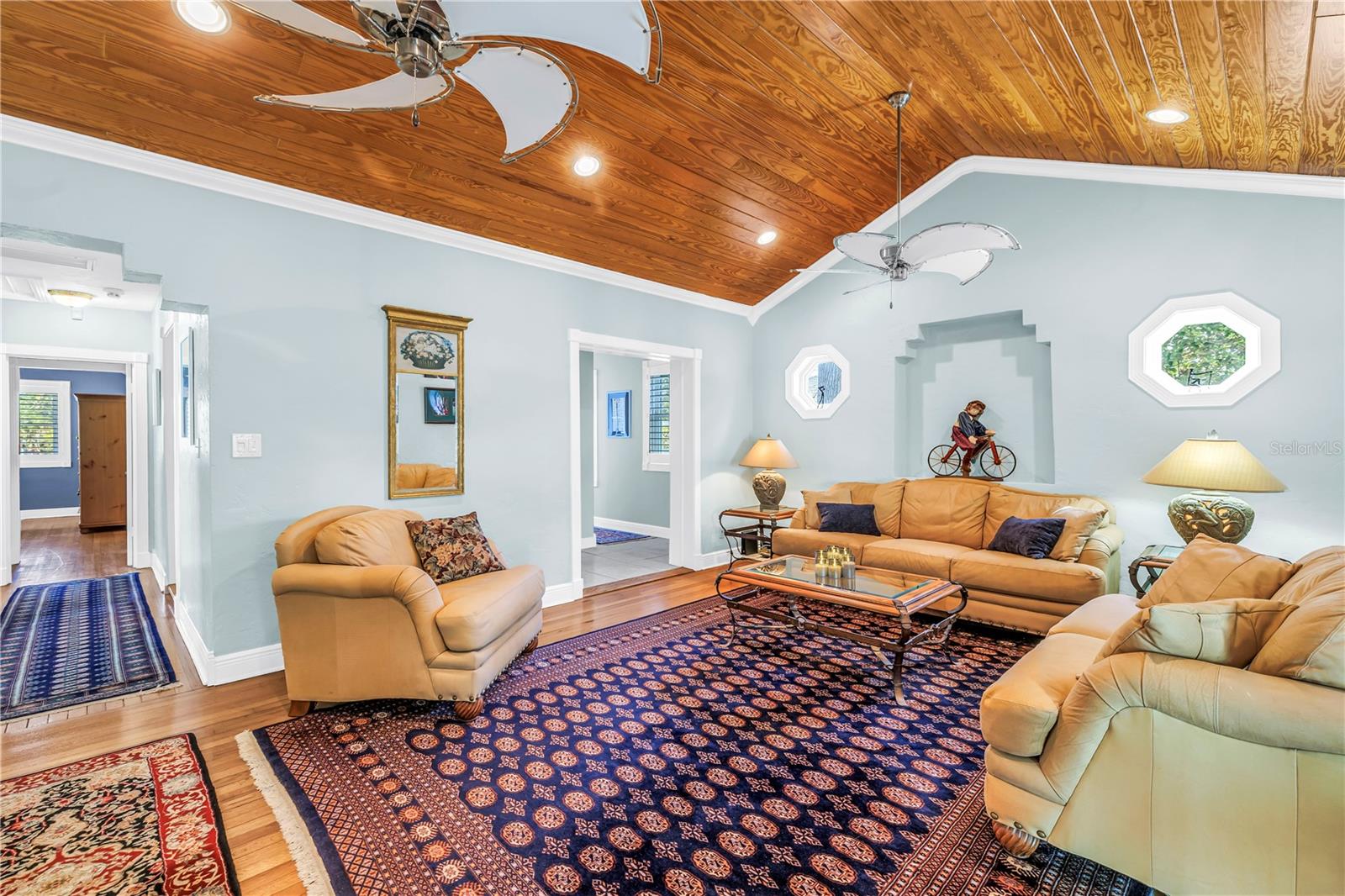 Image 2 of 38 For 126 30th Avenue N