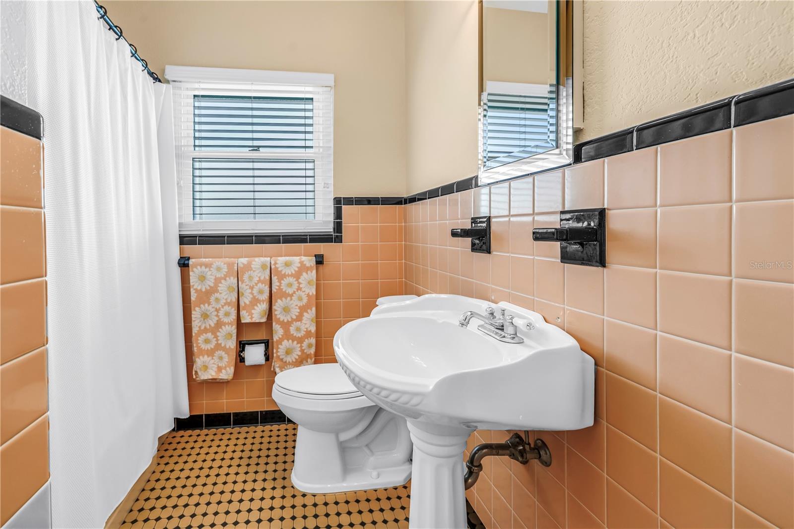 Image 23 of 38 For 126 30th Avenue N