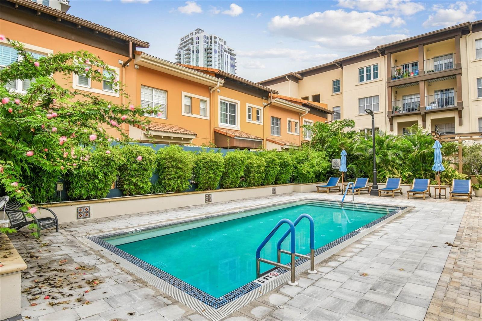 Image 10 of 52 For 200 4th Avenue S 209