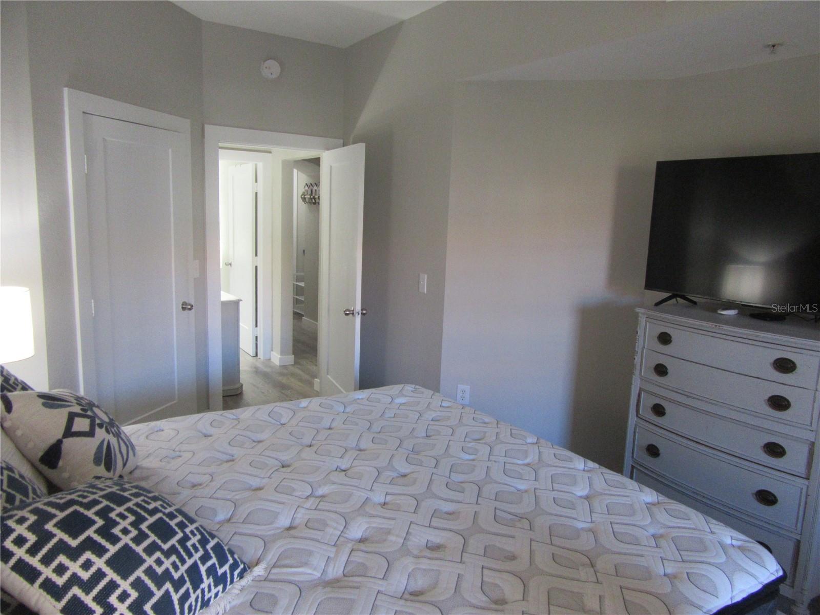 Image 33 of 52 For 200 4th Avenue S 209