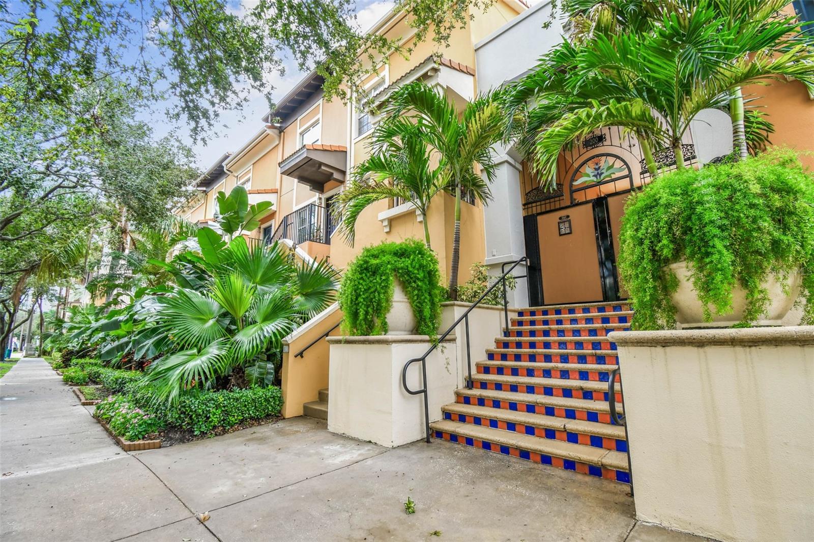 Image 7 of 52 For 200 4th Avenue S 209