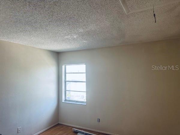 Image 10 of 13 For 7132 Waterside Drive 31