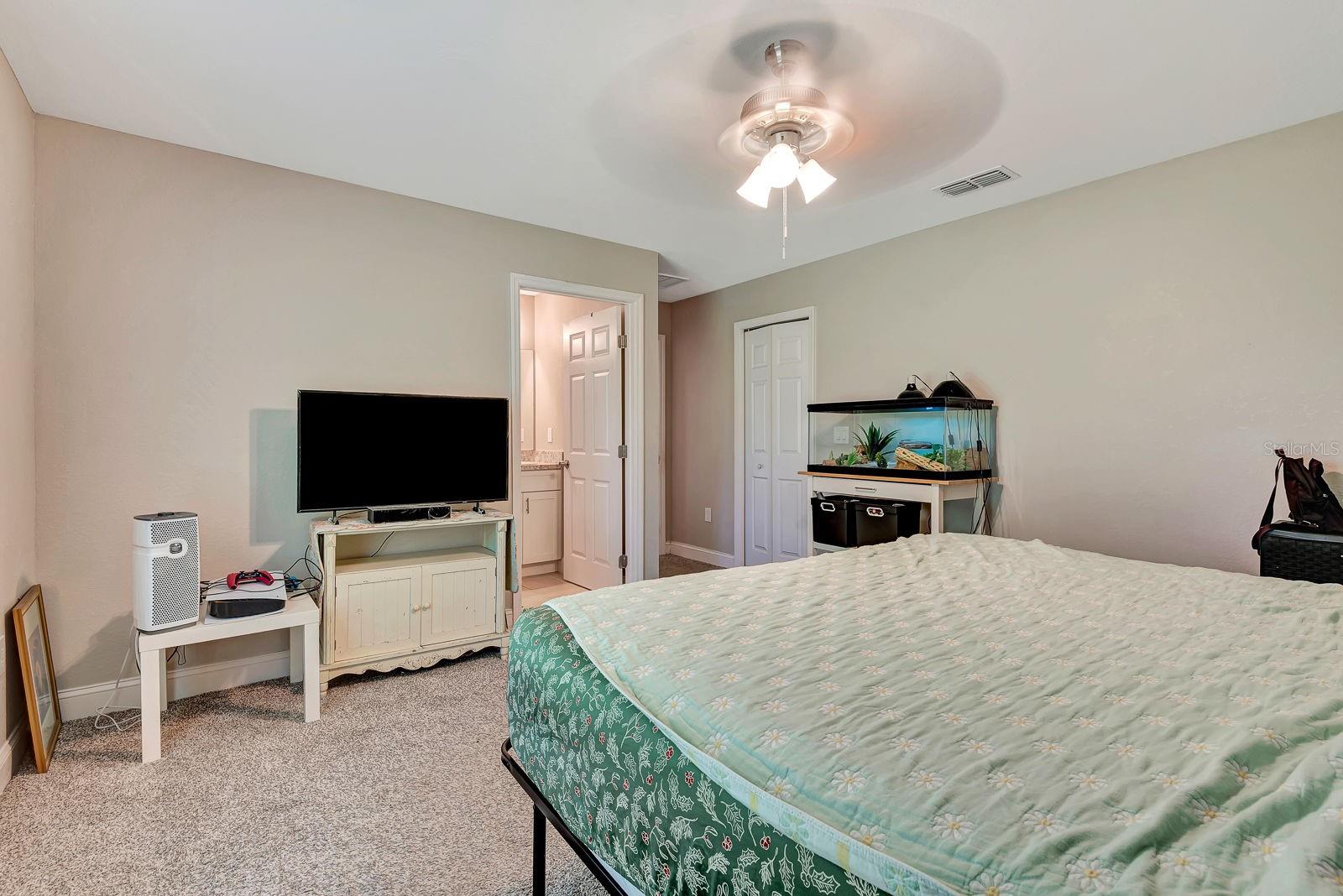 Image 19 of 34 For 1943 Elliott Street