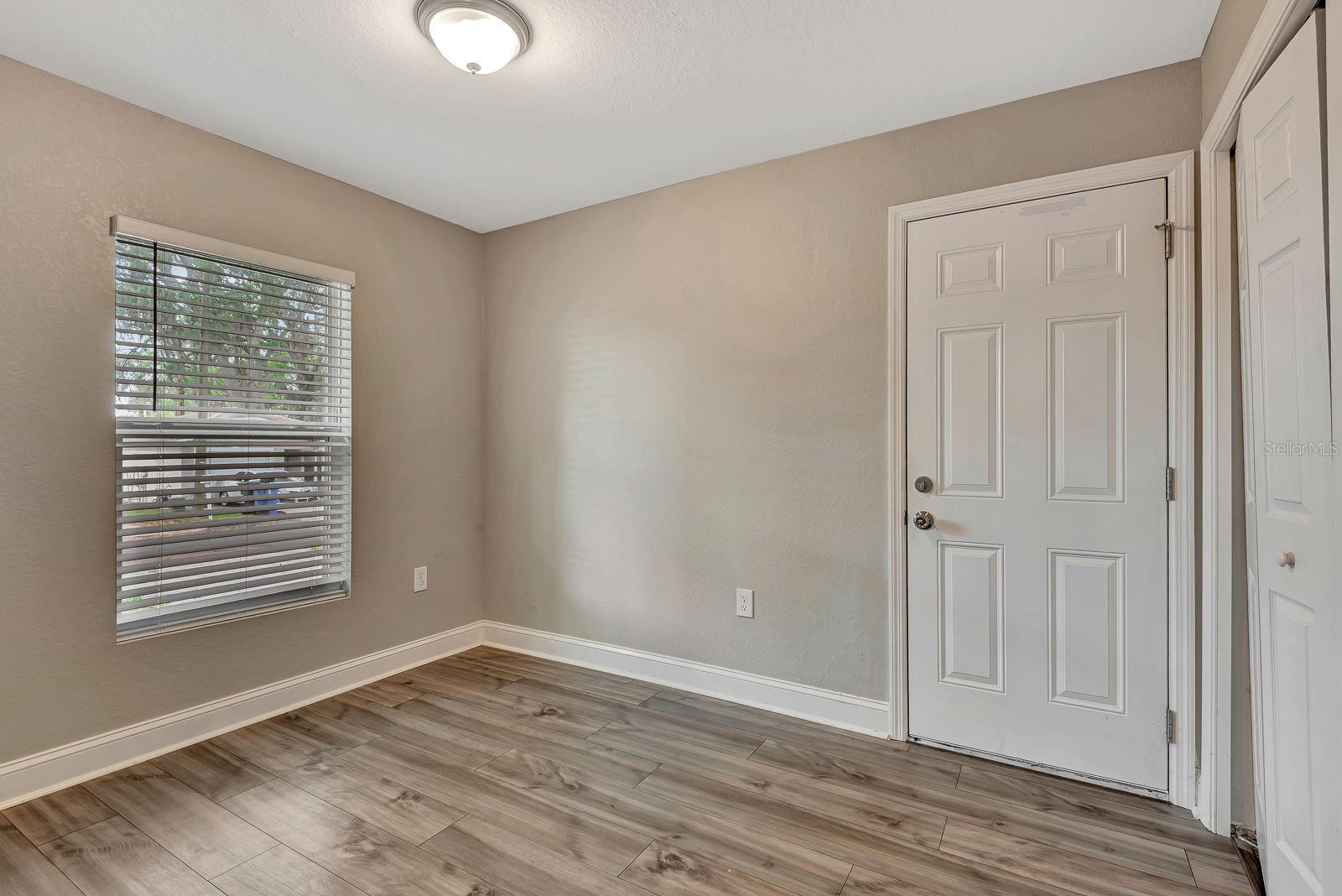 Image 22 of 34 For 1943 Elliott Street