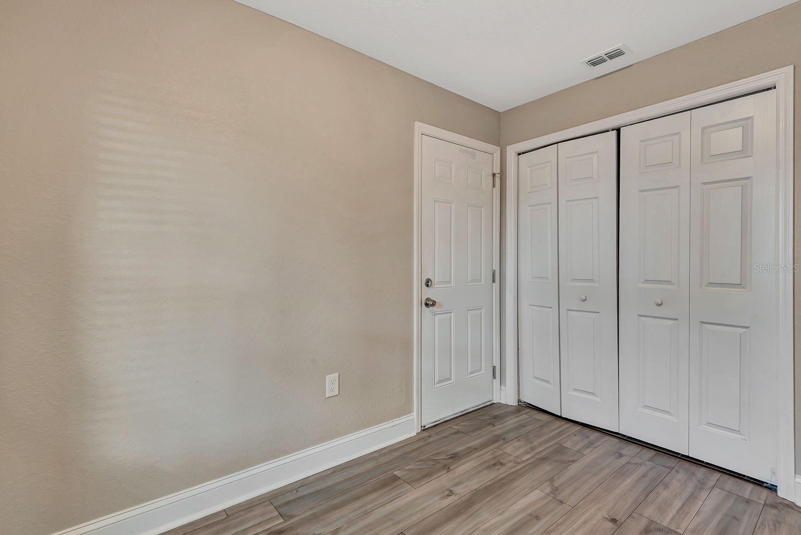 Image 23 of 34 For 1943 Elliott Street