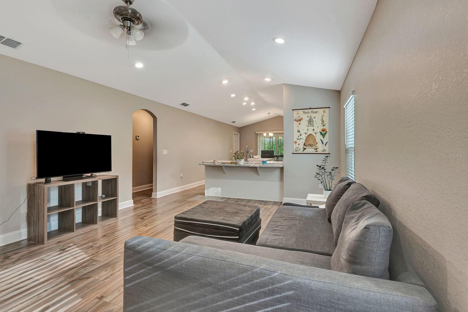 Image 5 of 34 For 1943 Elliott Street