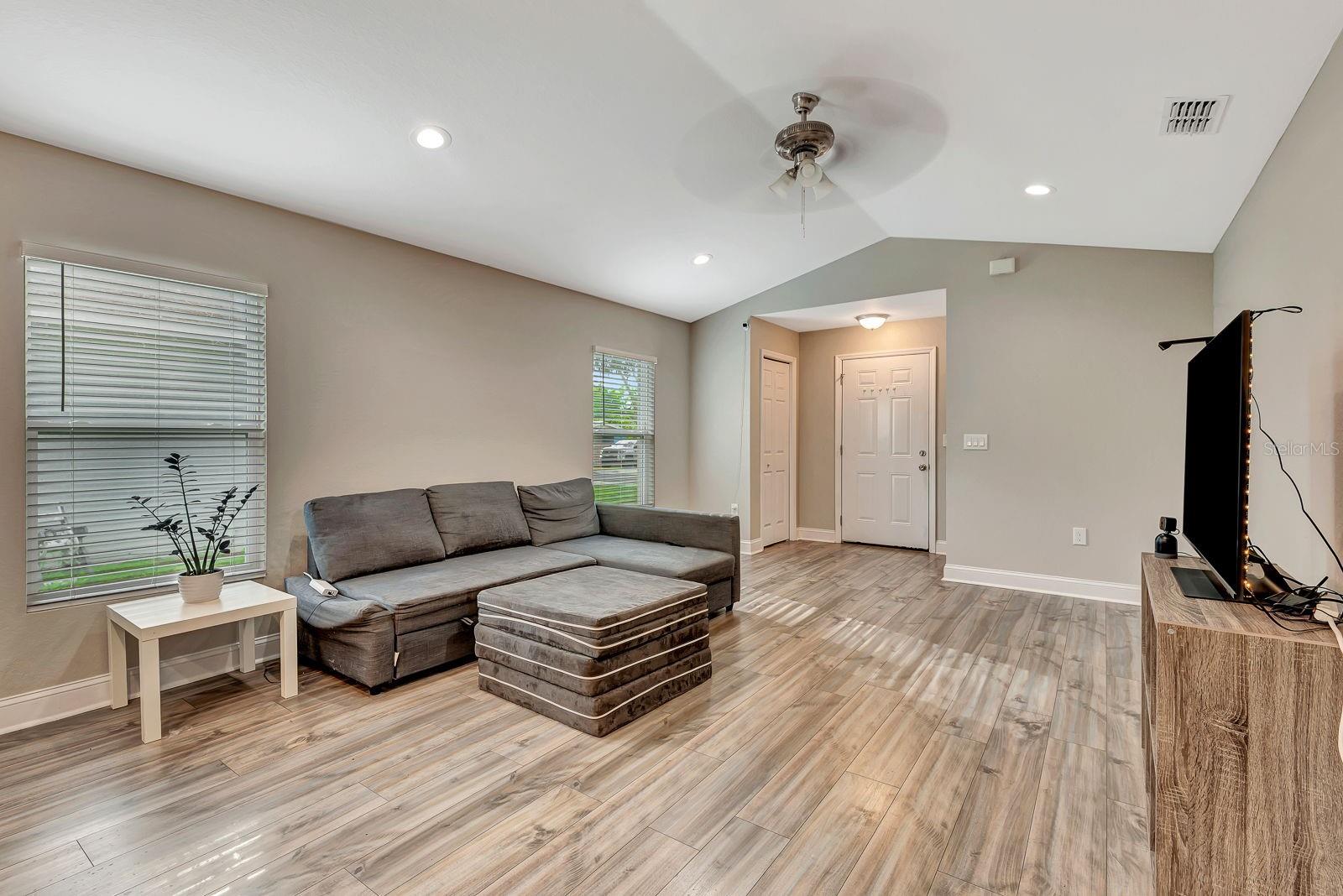 Image 6 of 34 For 1943 Elliott Street