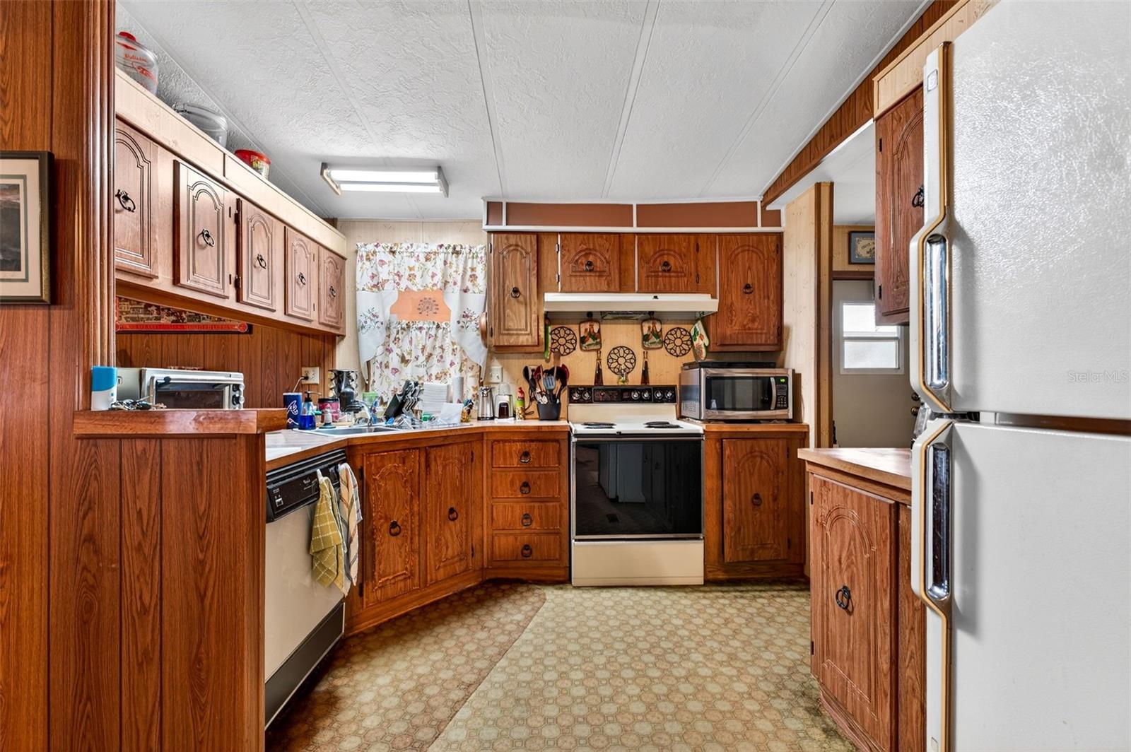 Image 2 of 19 For 10510 Bay Hills Circle