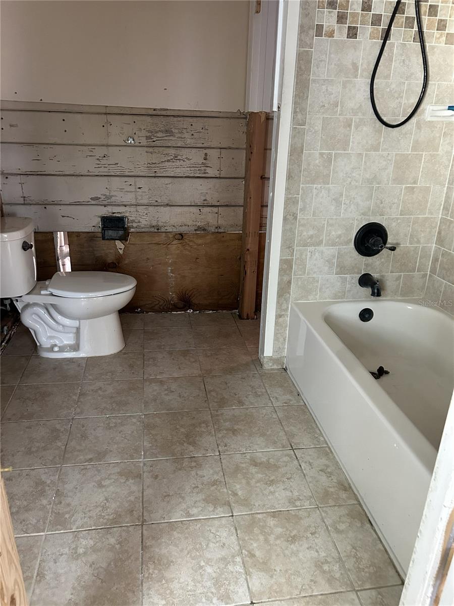 Image 17 of 41 For 14033 Palm Street