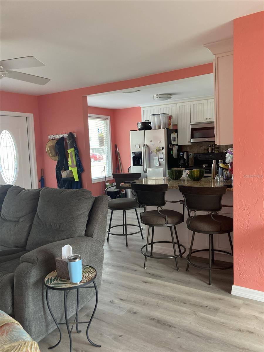 Image 22 of 41 For 14033 Palm Street