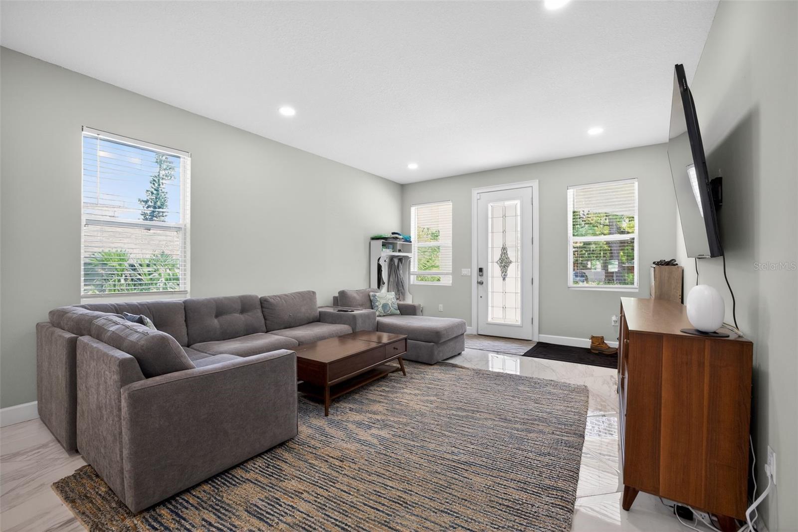 Image 7 of 38 For 711 28th Avenue S