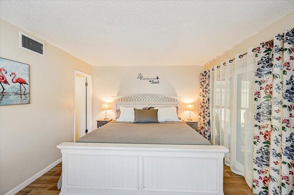 Image 10 of 23 For 722 Blvd Of The Presidents  105