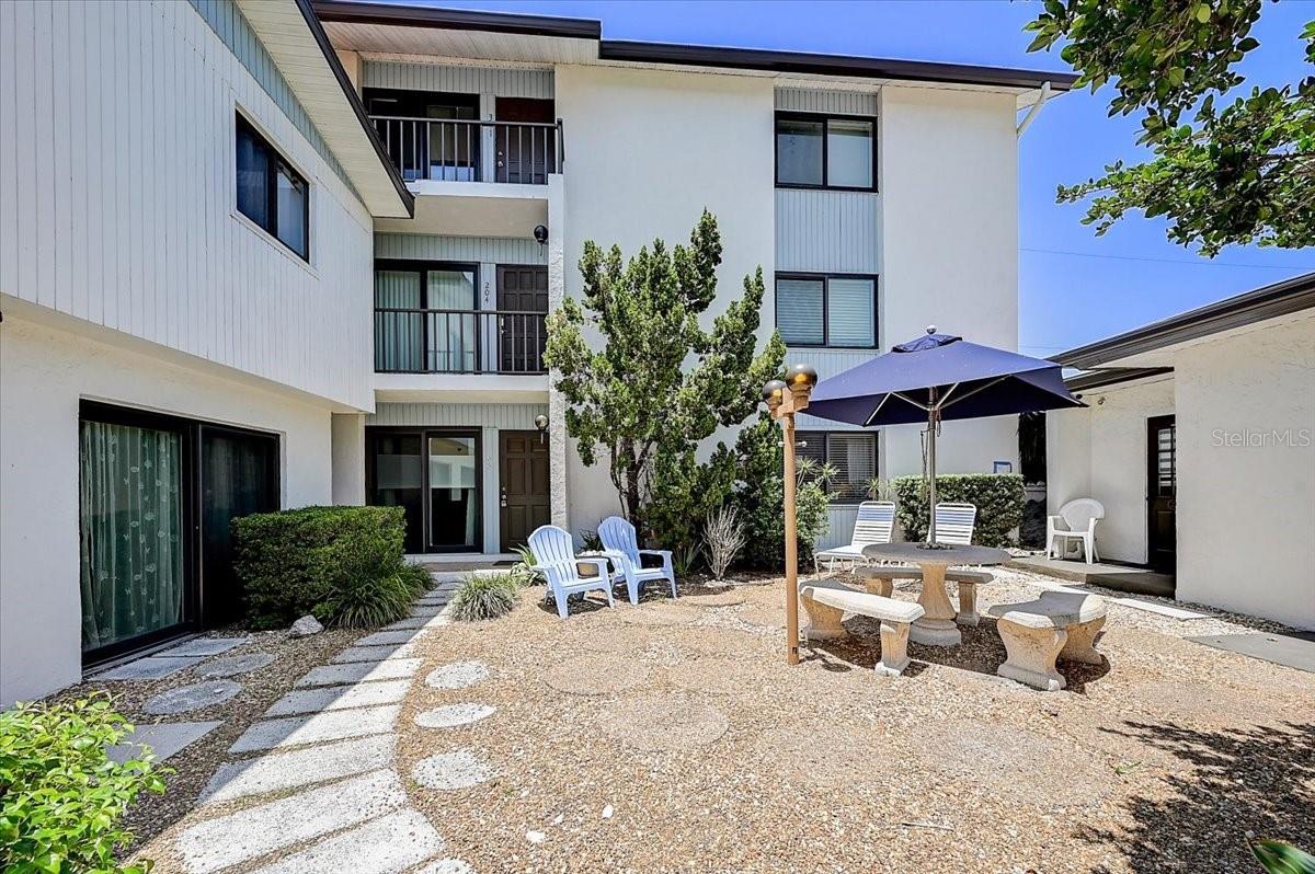 Image 2 of 23 For 722 Blvd Of The Presidents  105