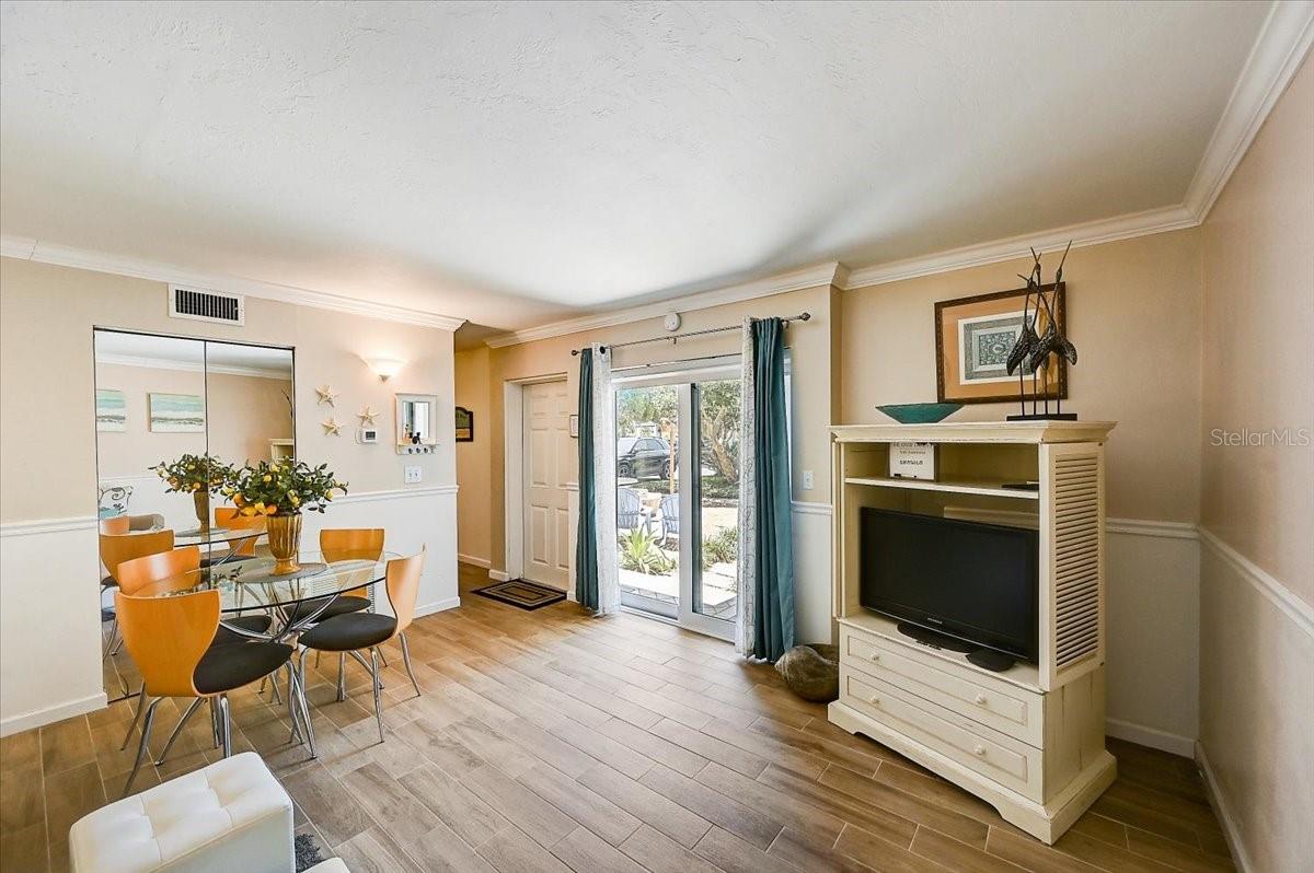 Image 8 of 23 For 722 Blvd Of The Presidents  105