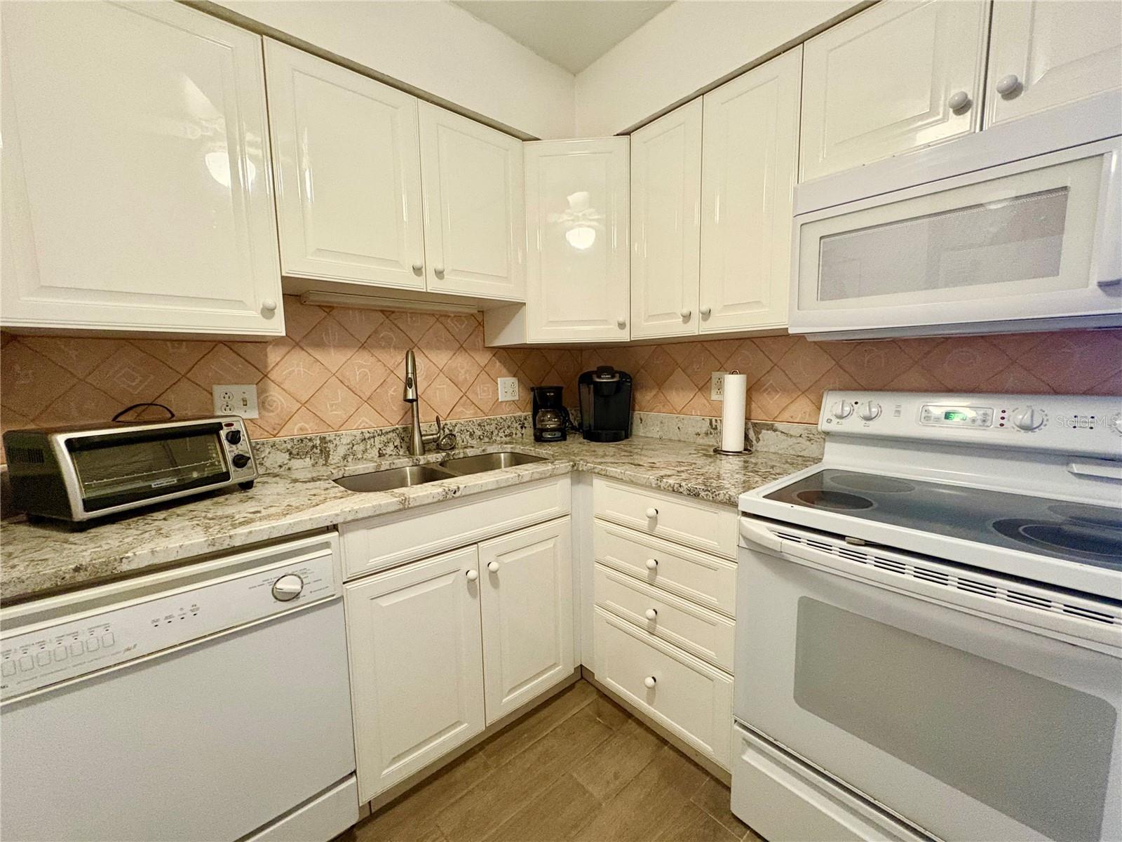 Image 9 of 23 For 722 Blvd Of The Presidents  105