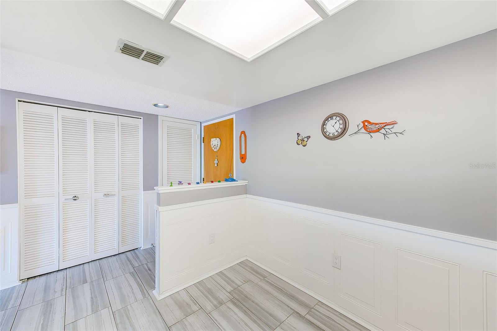 Image 14 of 26 For 2593 Countryside Boulevard 7206