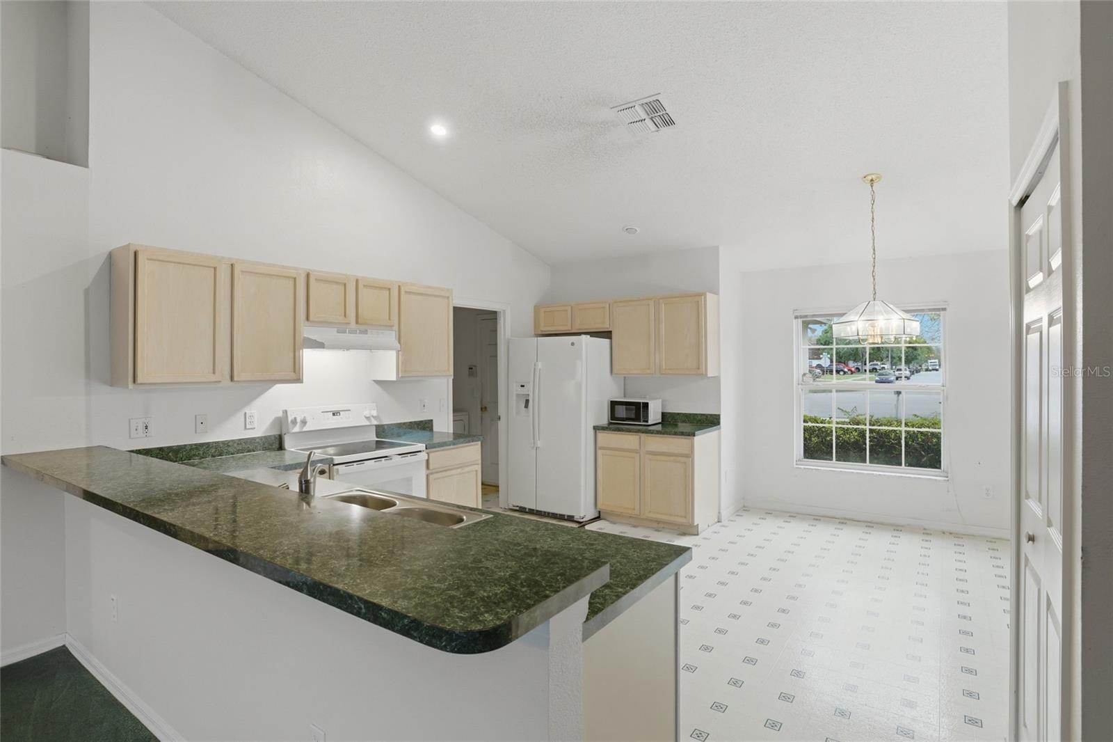 Image 18 of 37 For 2232 Archer Boulevard