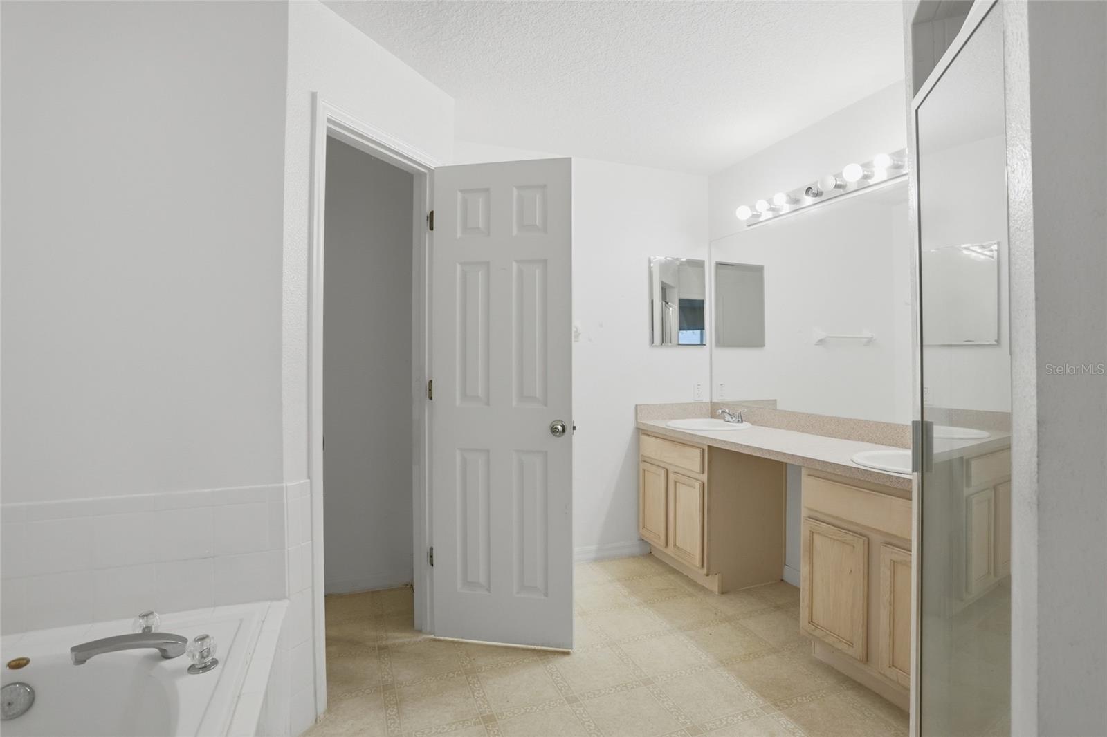 Image 29 of 37 For 2232 Archer Boulevard