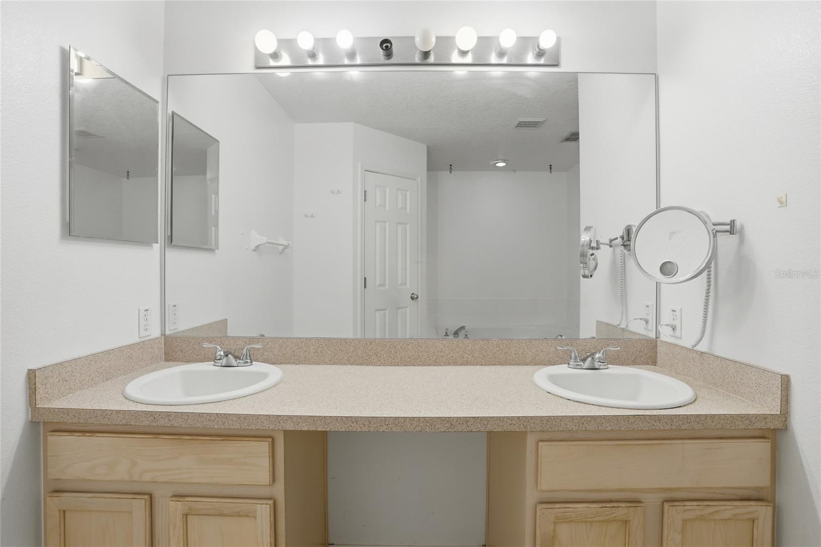 Image 30 of 37 For 2232 Archer Boulevard