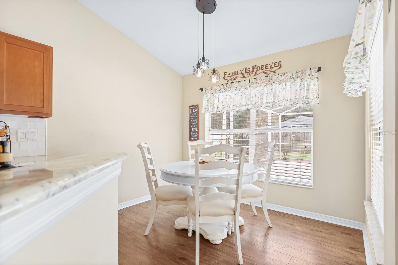 Listing photo id 10 for 3202 Kilmer Drive
