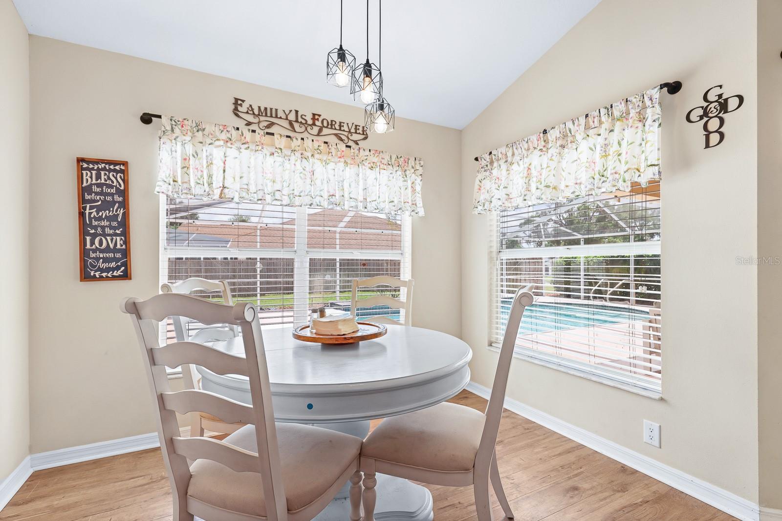 Listing photo id 11 for 3202 Kilmer Drive