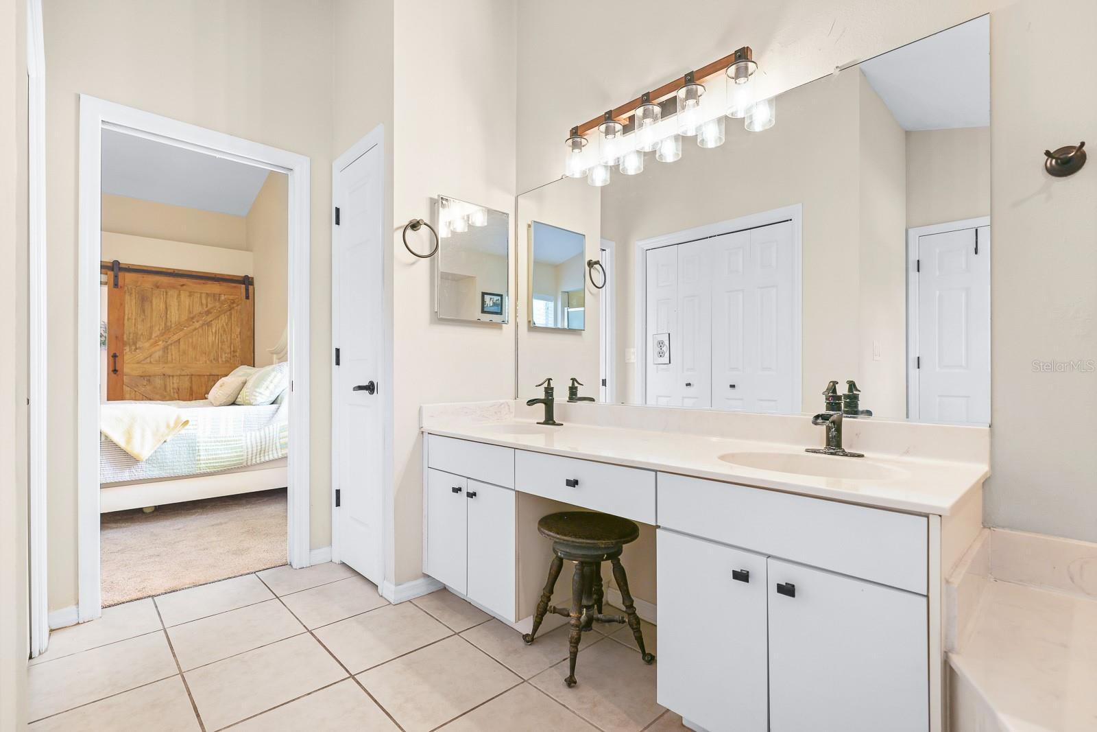Listing photo id 17 for 3202 Kilmer Drive