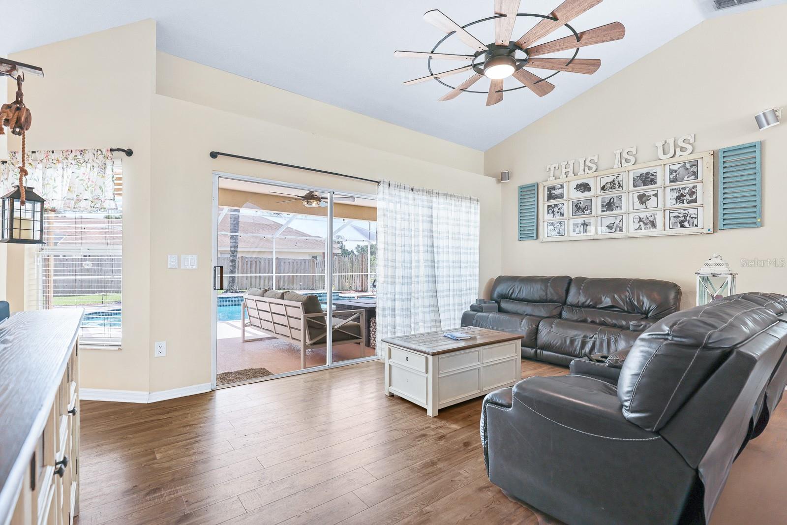 Listing photo id 4 for 3202 Kilmer Drive