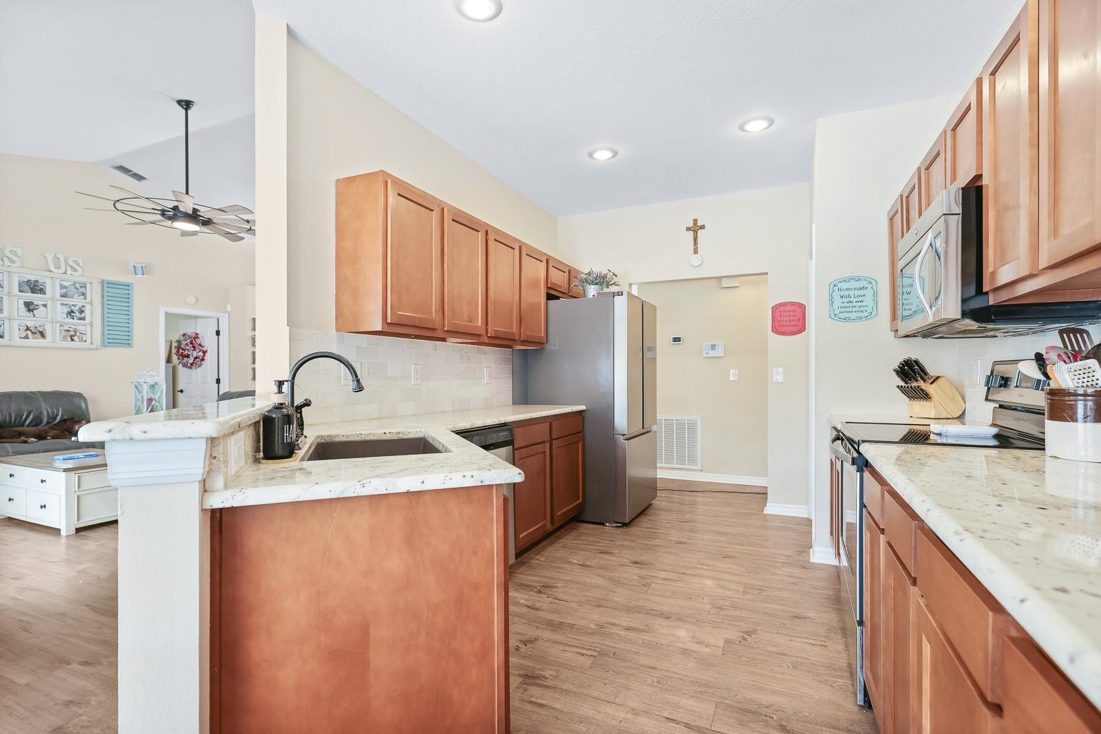 Listing photo id 6 for 3202 Kilmer Drive