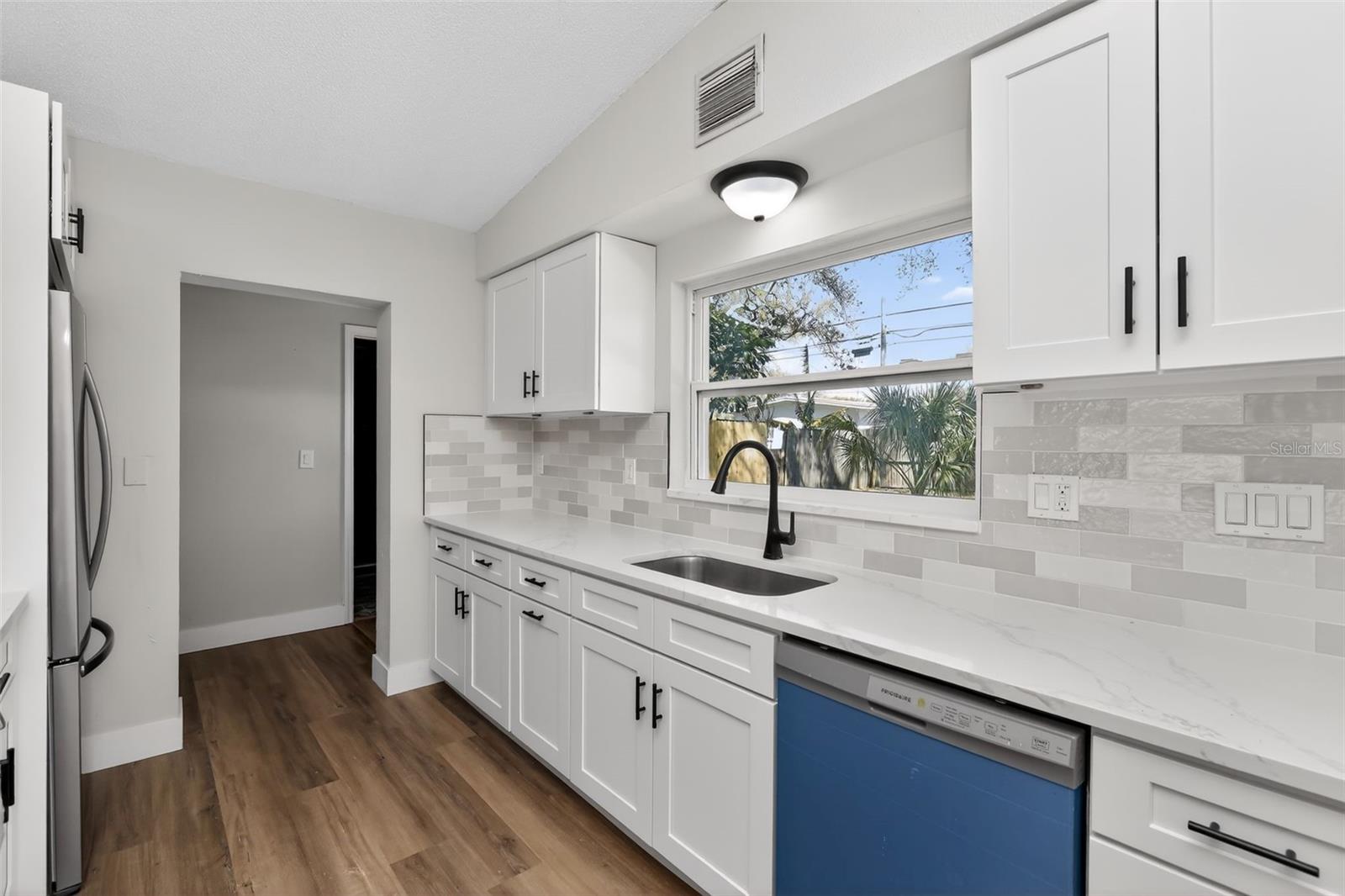 Image 10 of 43 For 1321 Murray Avenue