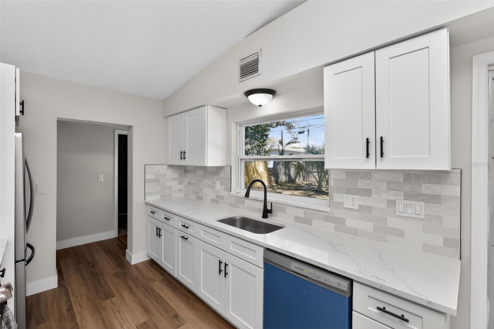 Image 13 of 43 For 1321 Murray Avenue