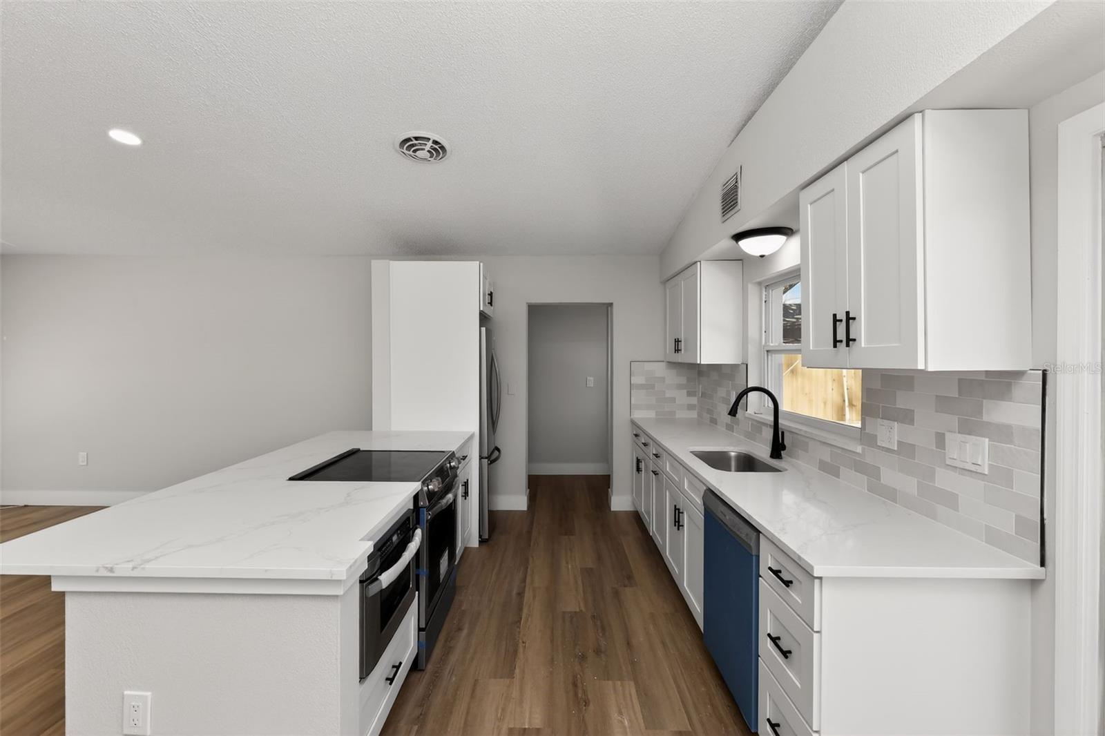 Image 14 of 43 For 1321 Murray Avenue