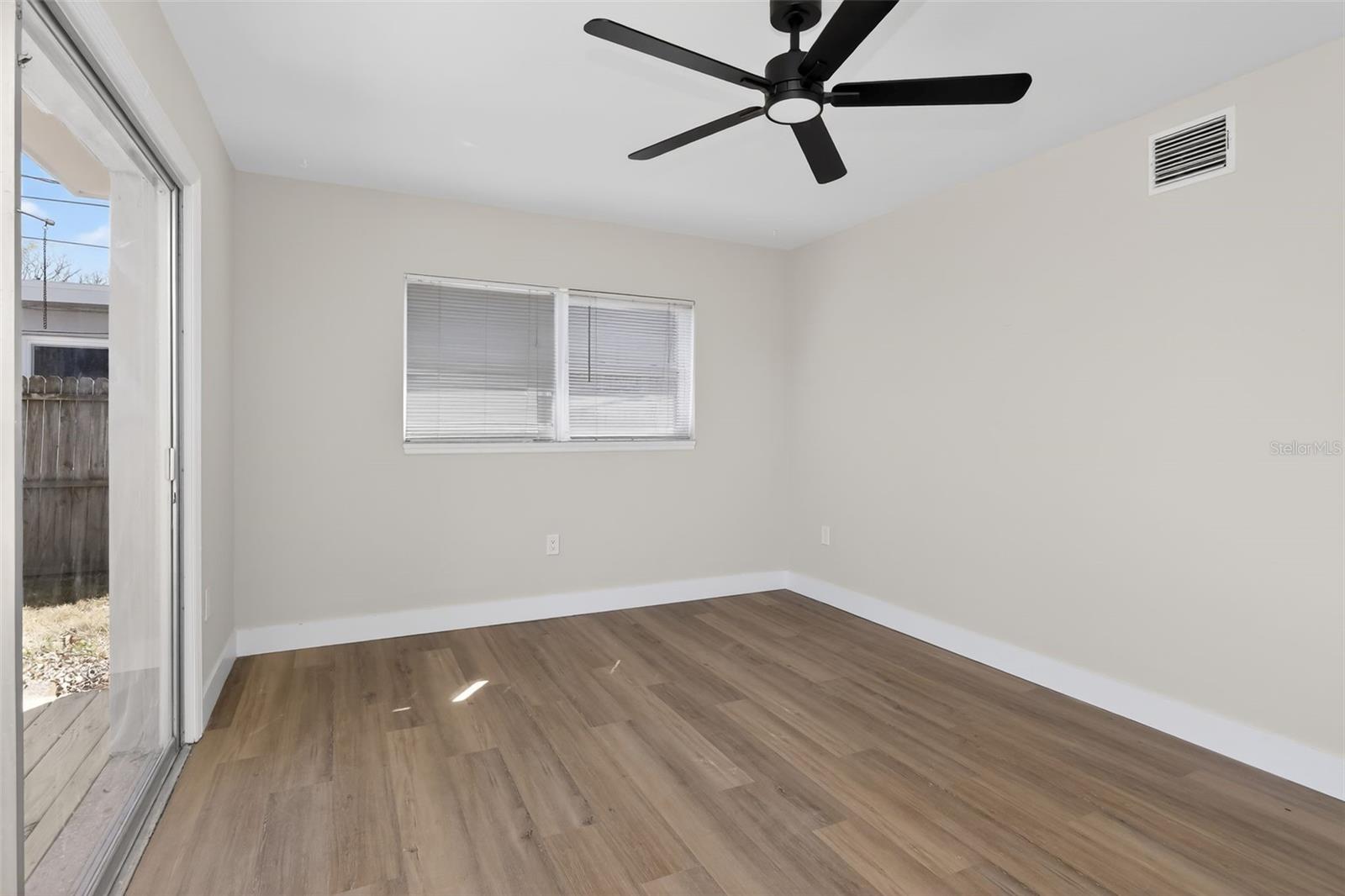 Image 16 of 43 For 1321 Murray Avenue