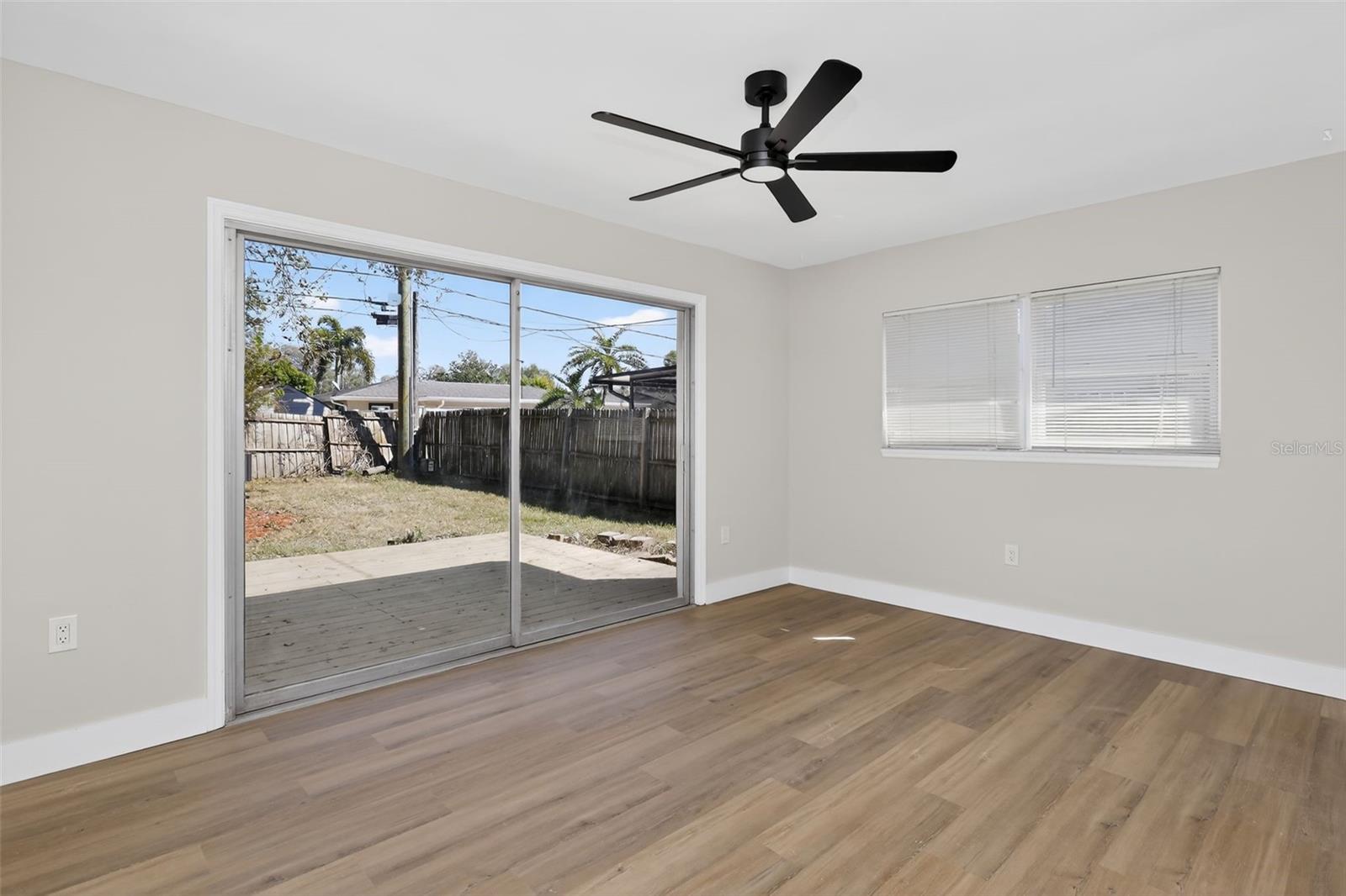 Image 17 of 43 For 1321 Murray Avenue