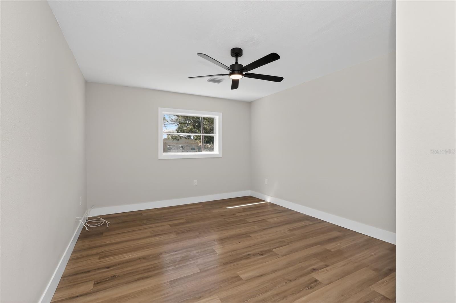 Image 21 of 43 For 1321 Murray Avenue