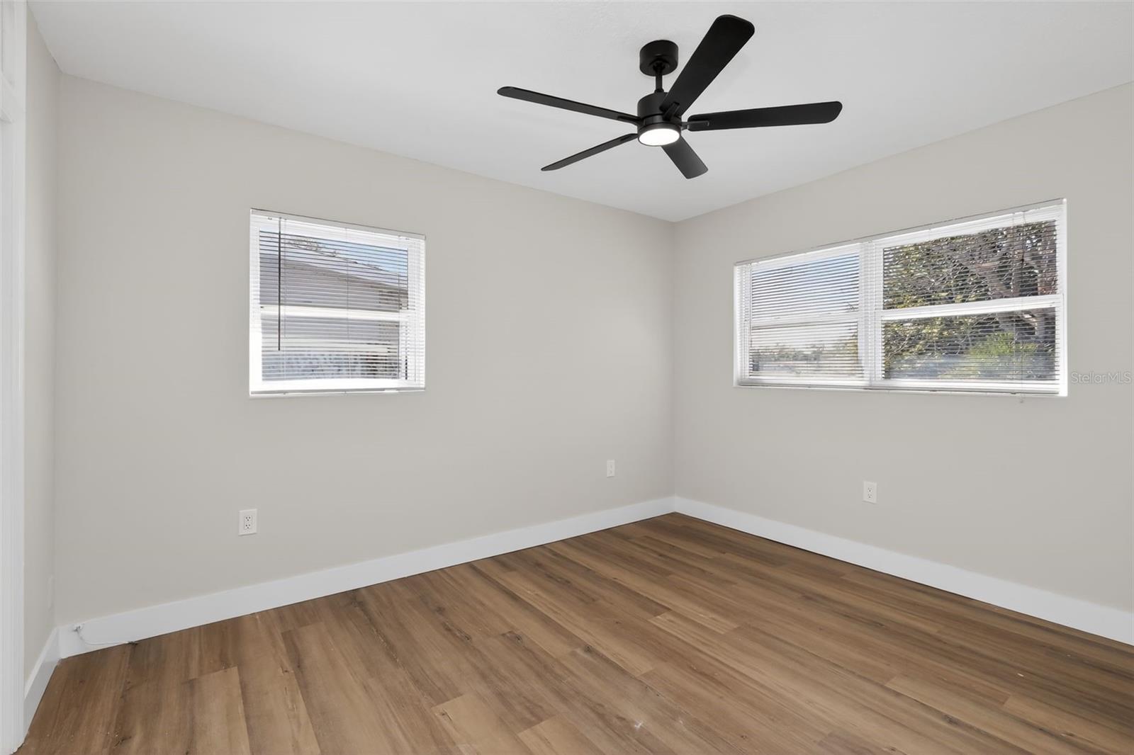 Image 23 of 43 For 1321 Murray Avenue