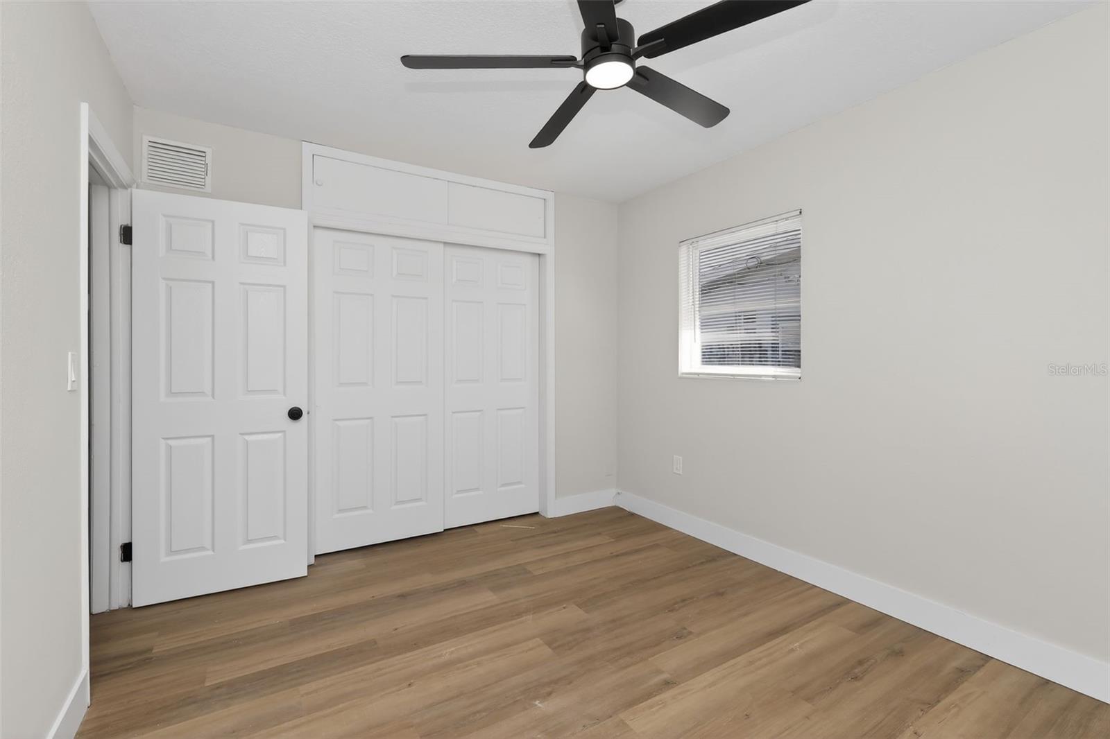 Image 24 of 43 For 1321 Murray Avenue