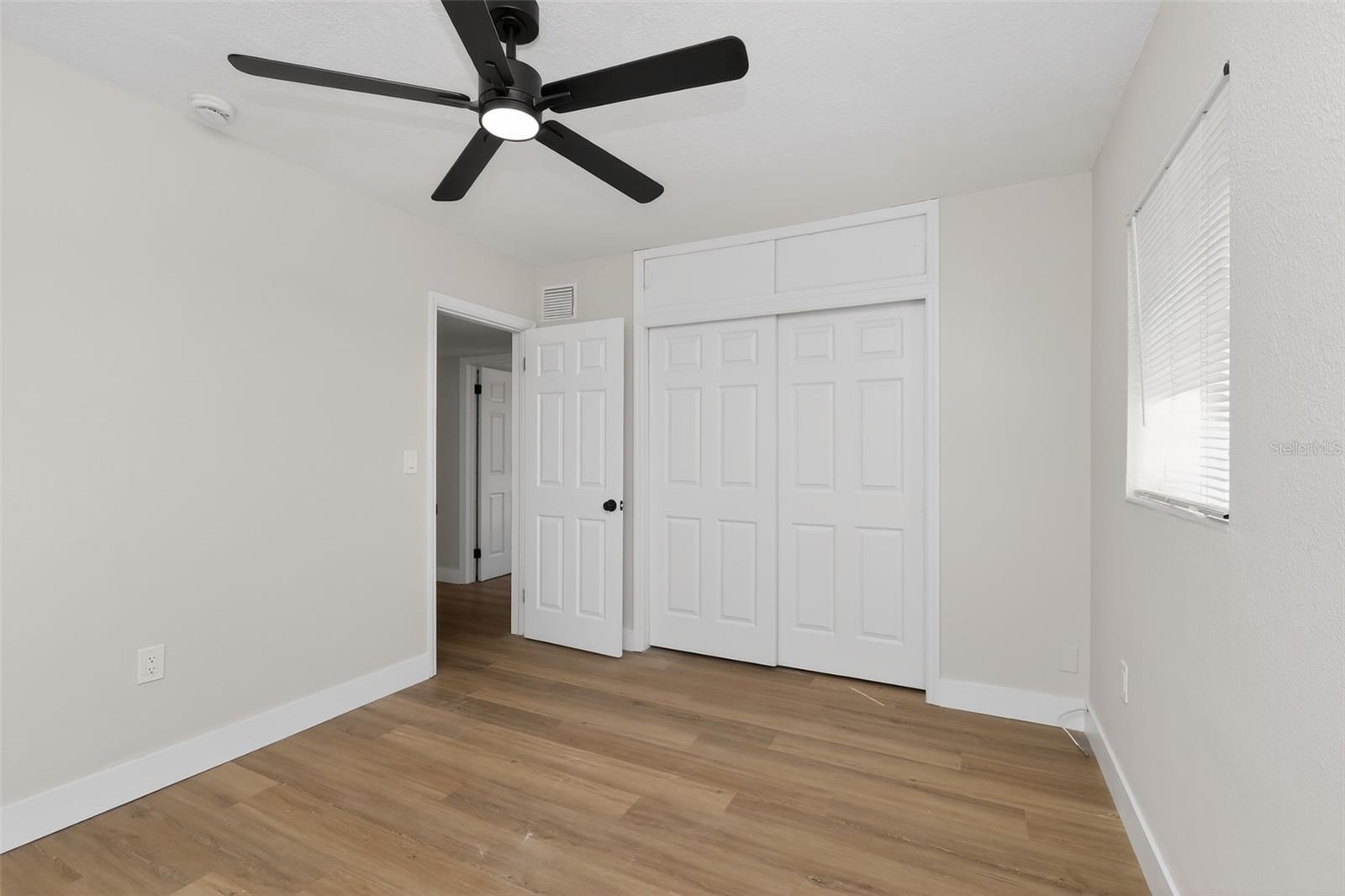 Image 27 of 43 For 1321 Murray Avenue