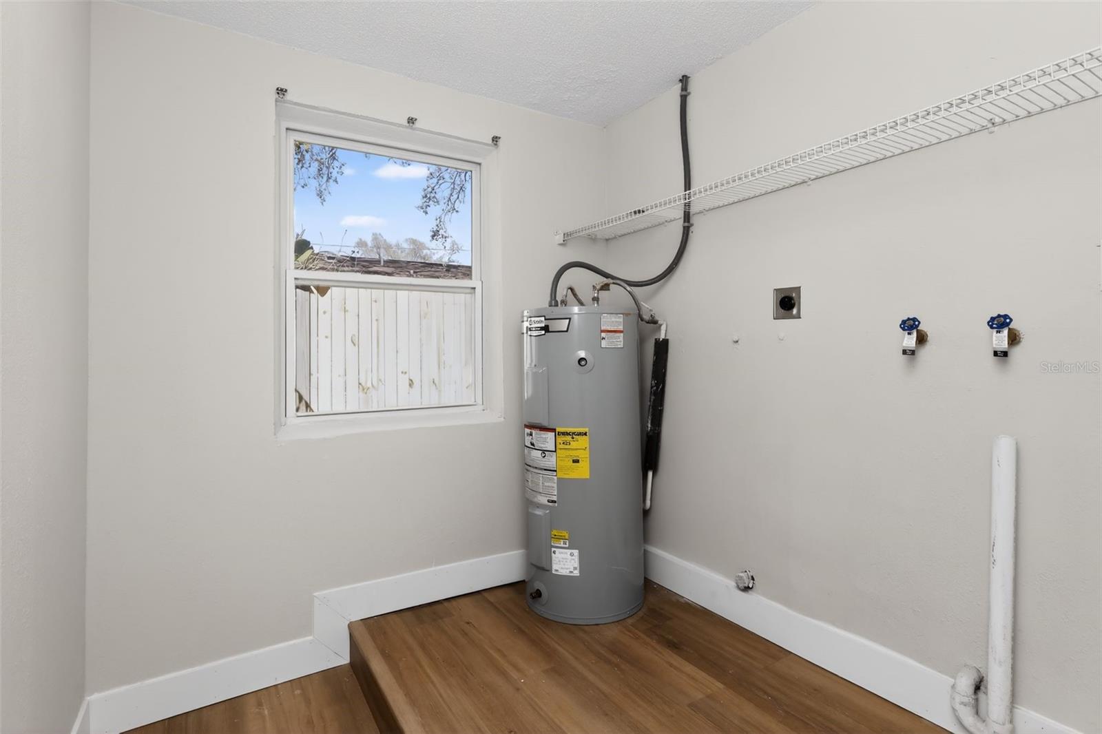 Image 30 of 43 For 1321 Murray Avenue