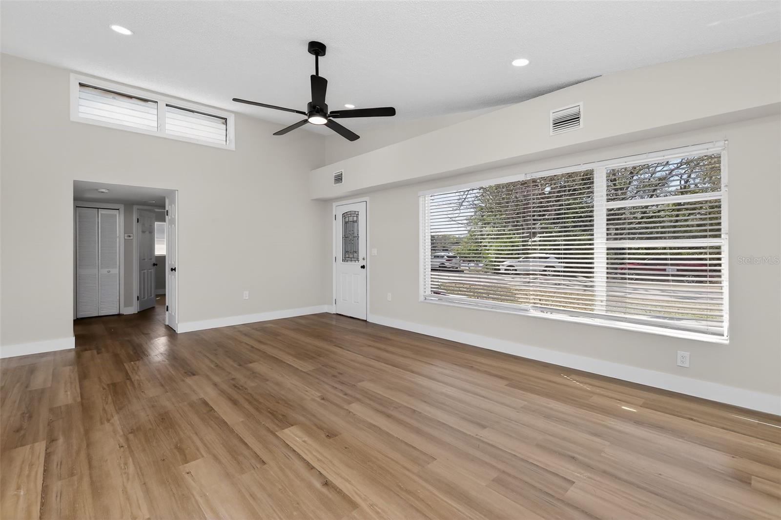 Image 6 of 43 For 1321 Murray Avenue