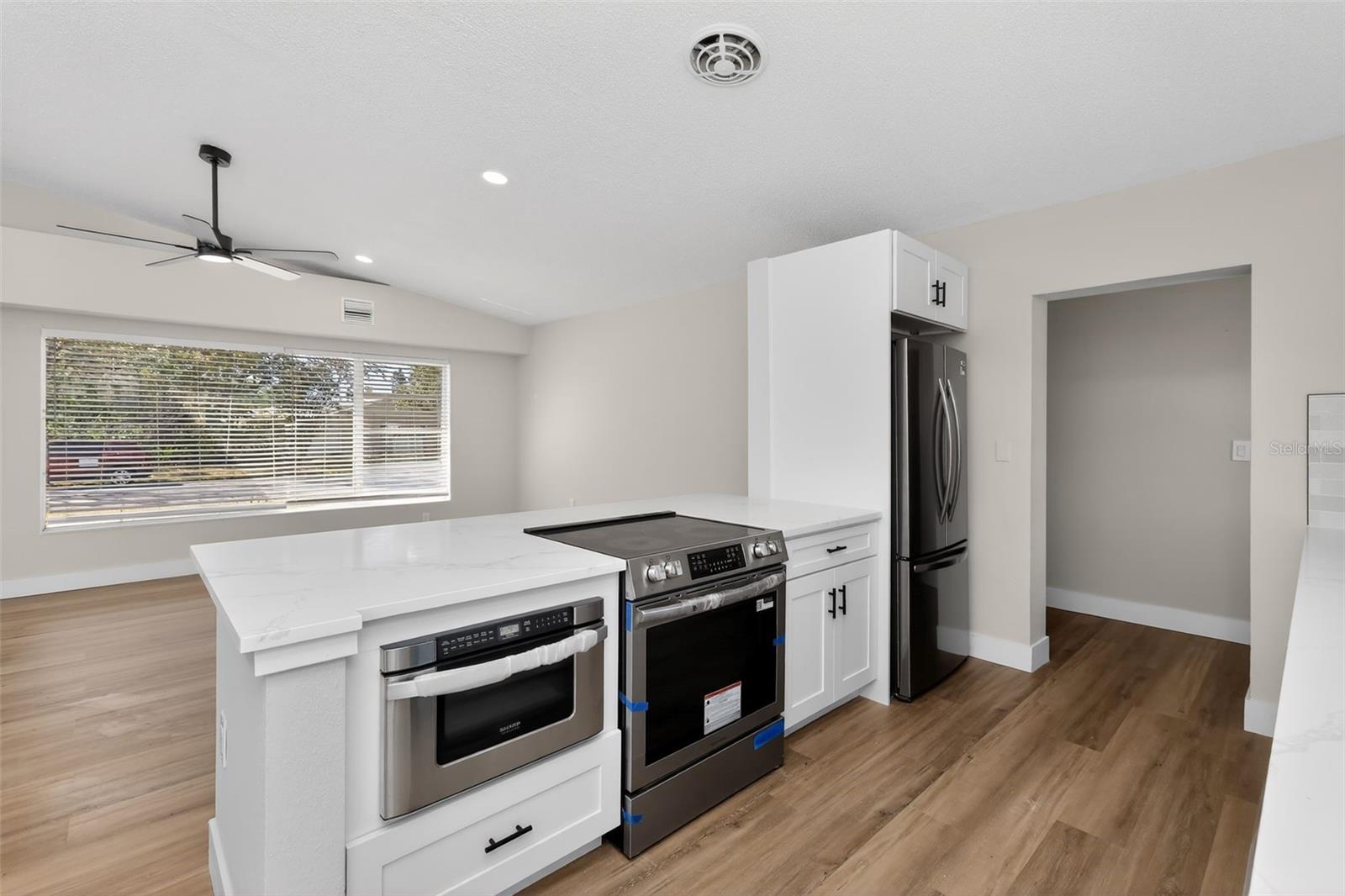 Image 7 of 43 For 1321 Murray Avenue