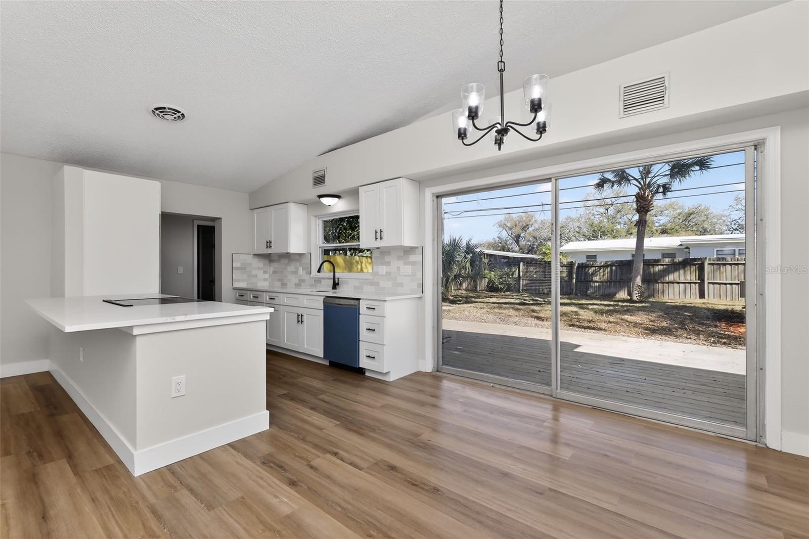 Image 8 of 43 For 1321 Murray Avenue