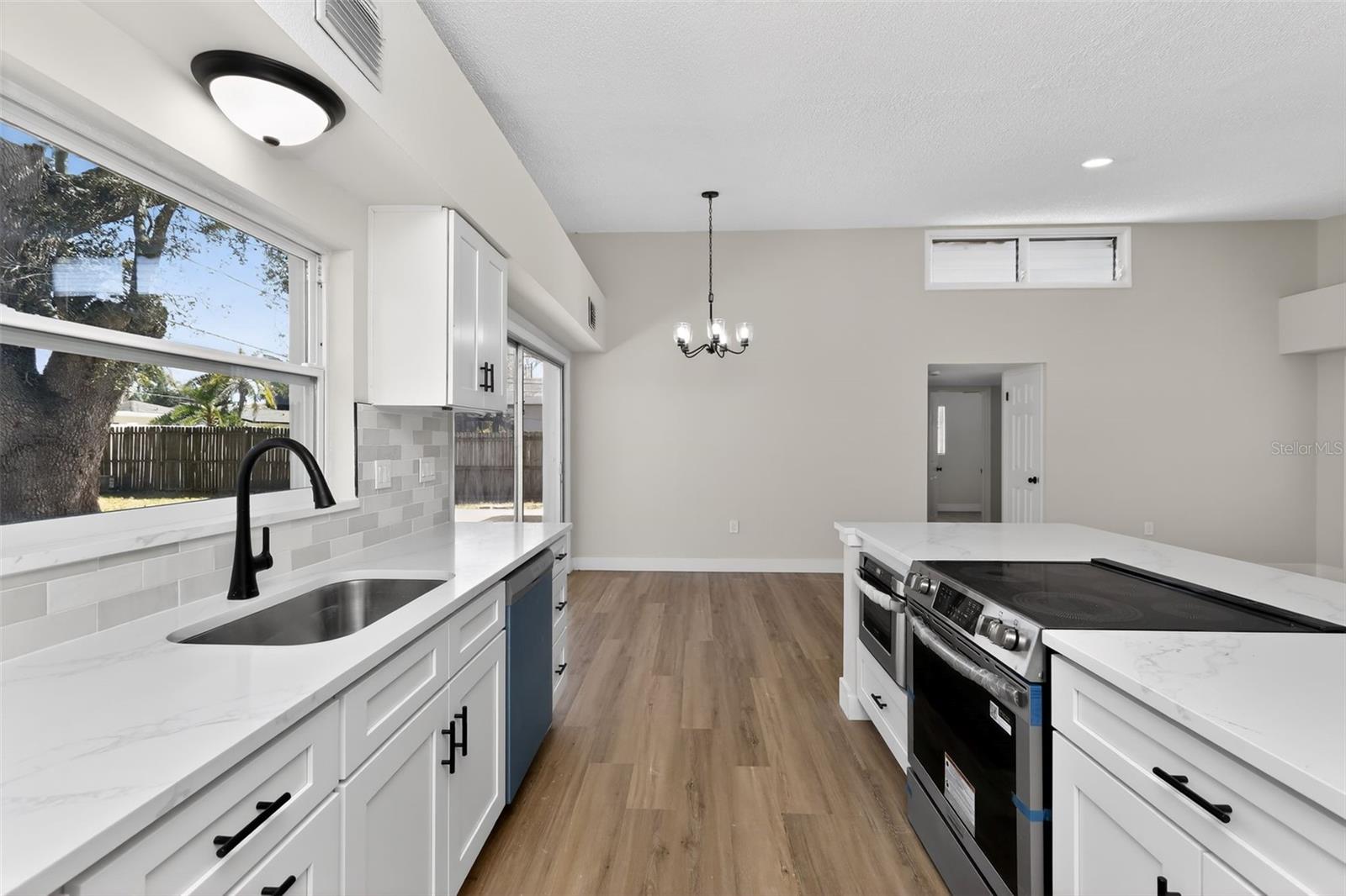 Image 9 of 43 For 1321 Murray Avenue